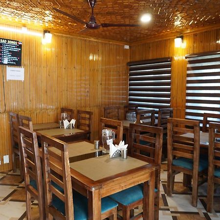 Hotel Arbor Srinagar  Exterior photo