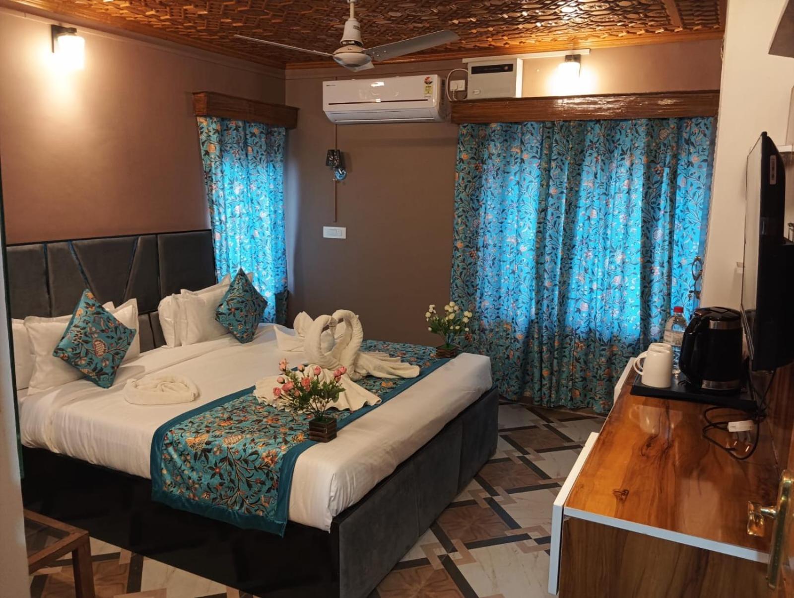 Hotel Arbor Srinagar  Exterior photo