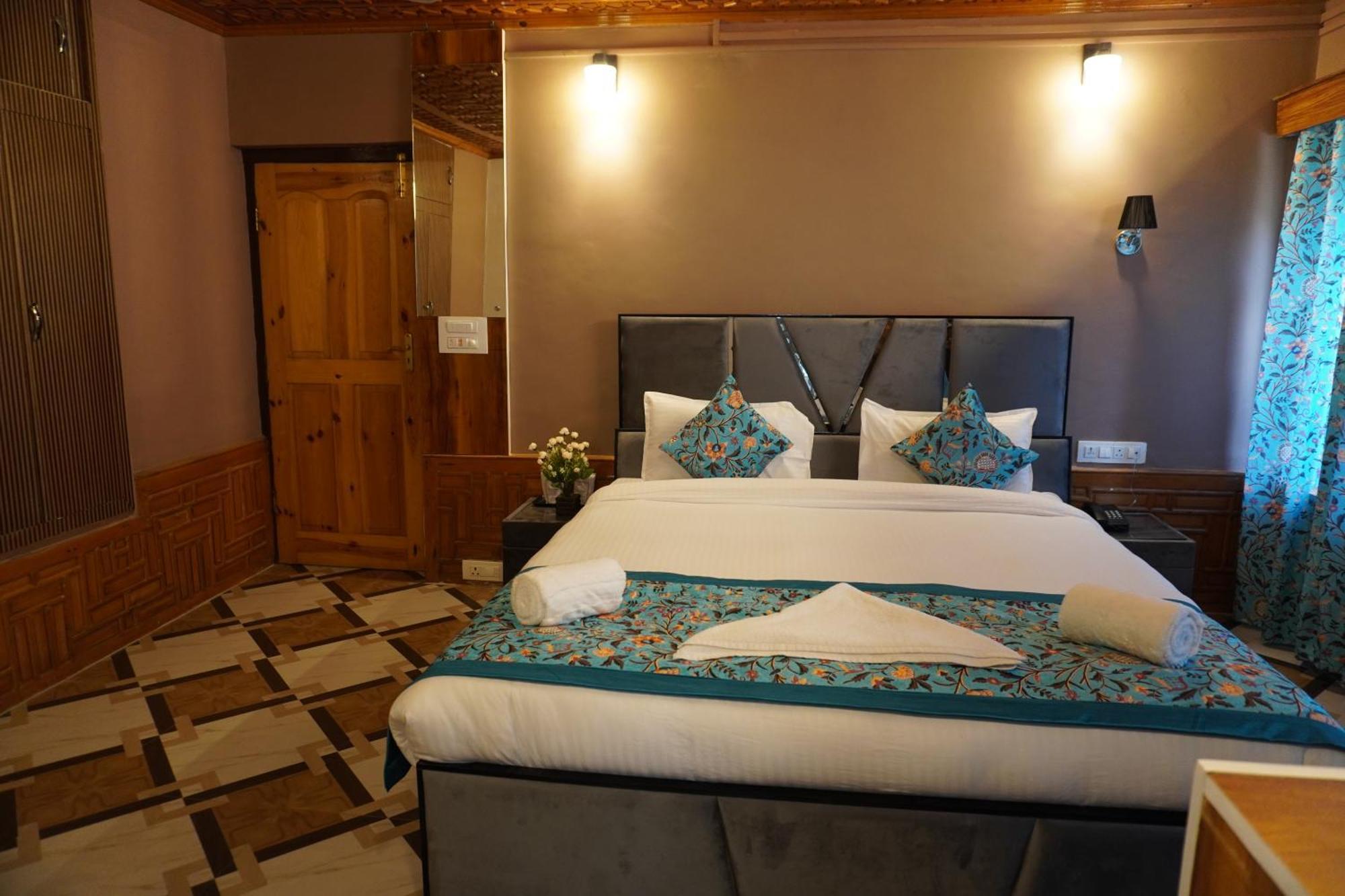 Hotel Arbor Srinagar  Exterior photo